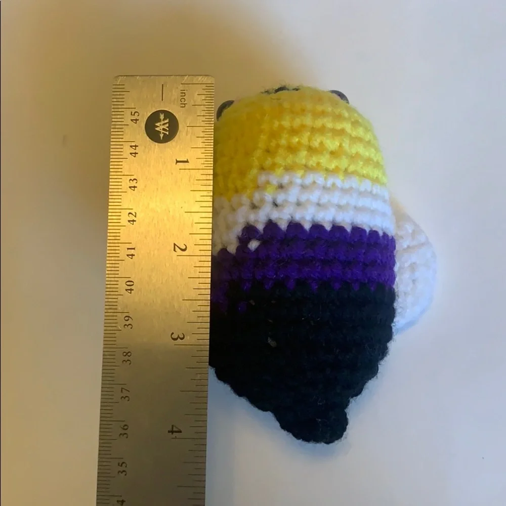 Made to order💖Non-binary pride bee plush crochet - Picture 7 of 8